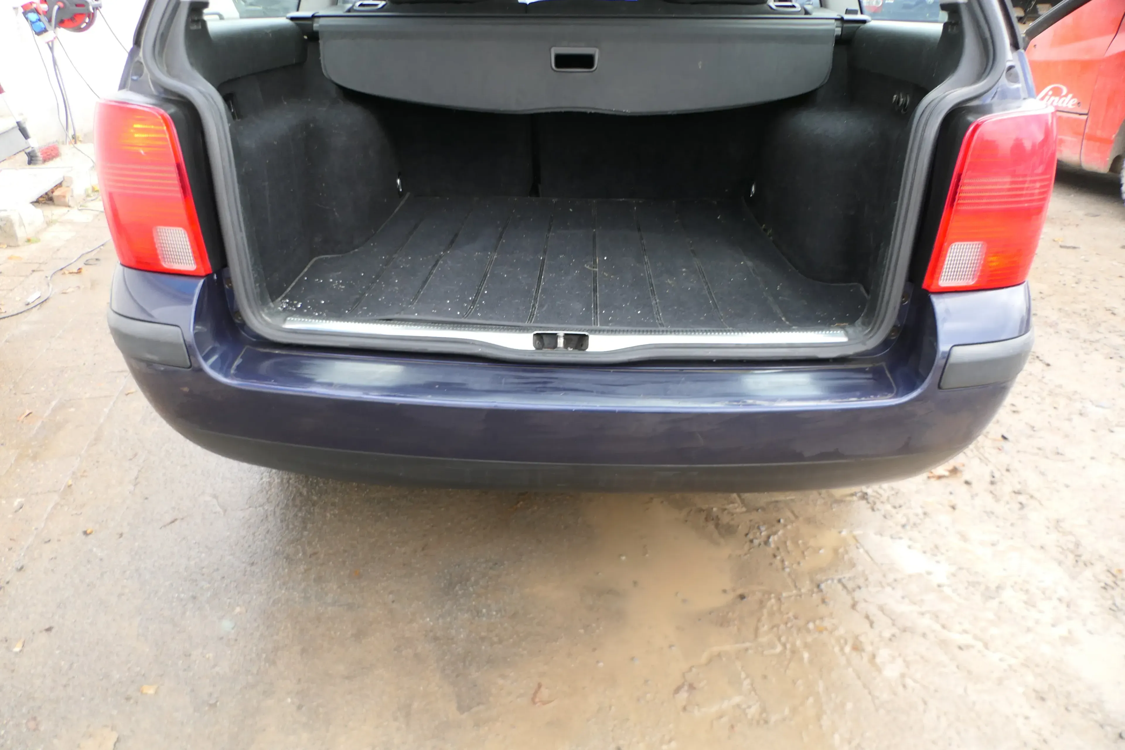 VW Passat 3B 3B5 Kombi Stoßstange hinten Heckstoßstange Stoßfänger blau LN5Y - Bild 1