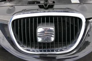 Seat Altea 5P Toledo 1P Grill Kühlergrill Zeichen 5P0853654 Emblem - Bild 1