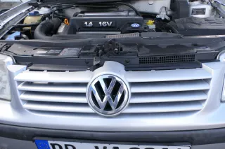 VW Bora Grill Kühlergrill VW Zeichen Logo silber grau LA7W - Bild 2
