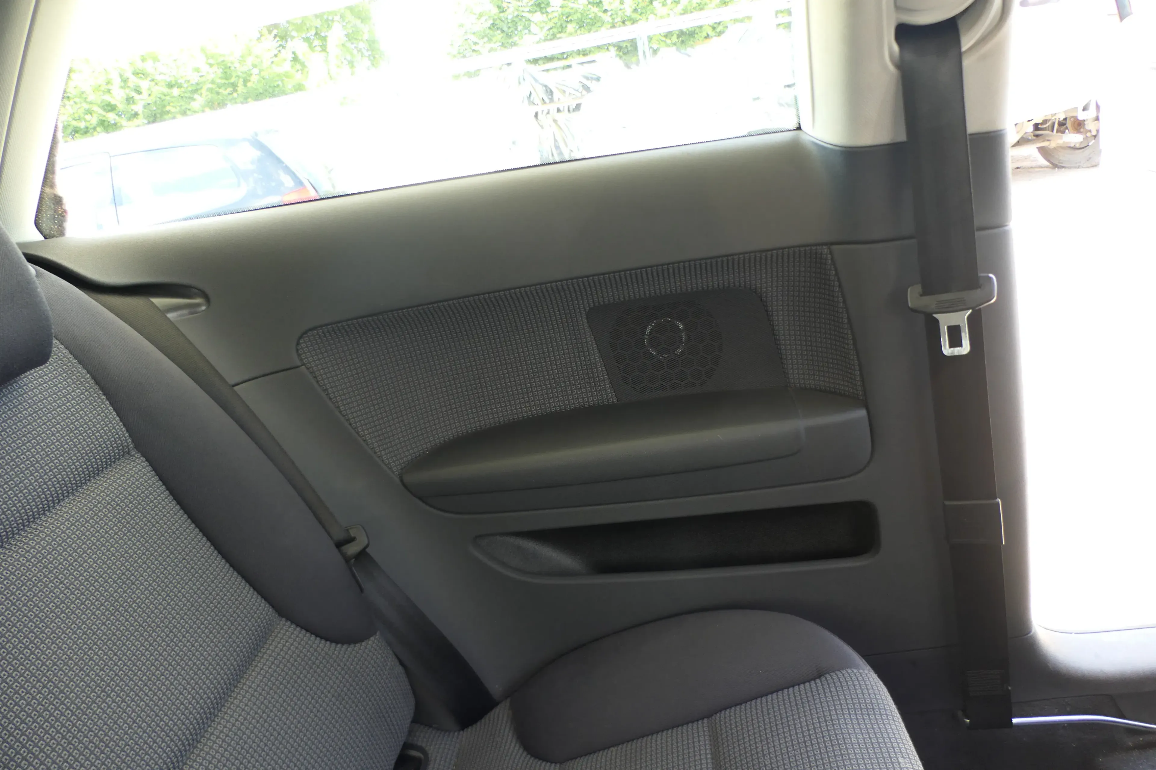 Audi A3 8P Seitenverkleidung Seite hinten llinks schwarz 2/3-Türer Seite schwarz - Bild 1
