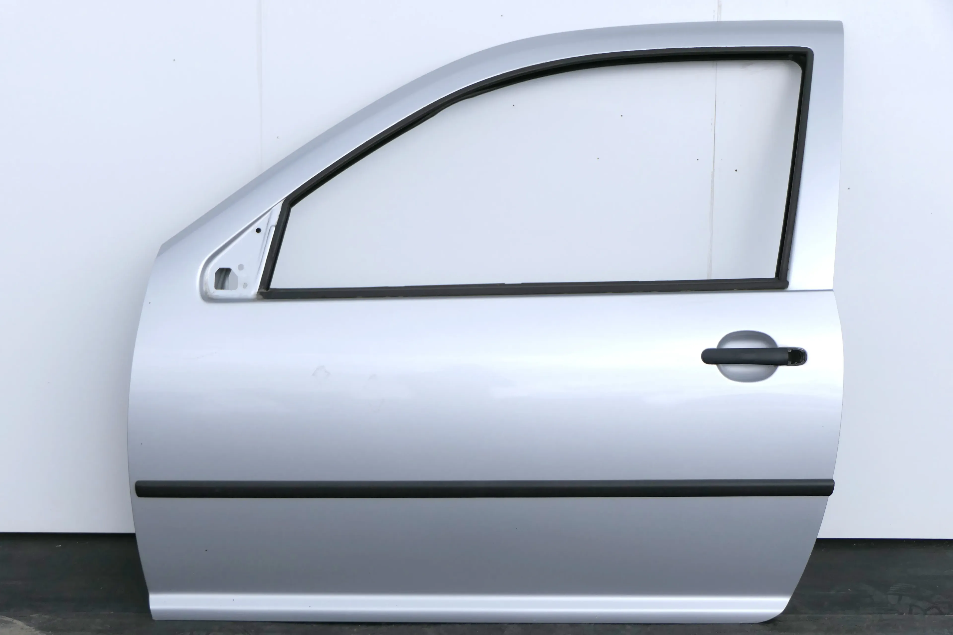 VW Golf 4 Tür vorne links Fahrertür 2/3-Türer silber - Bild 1