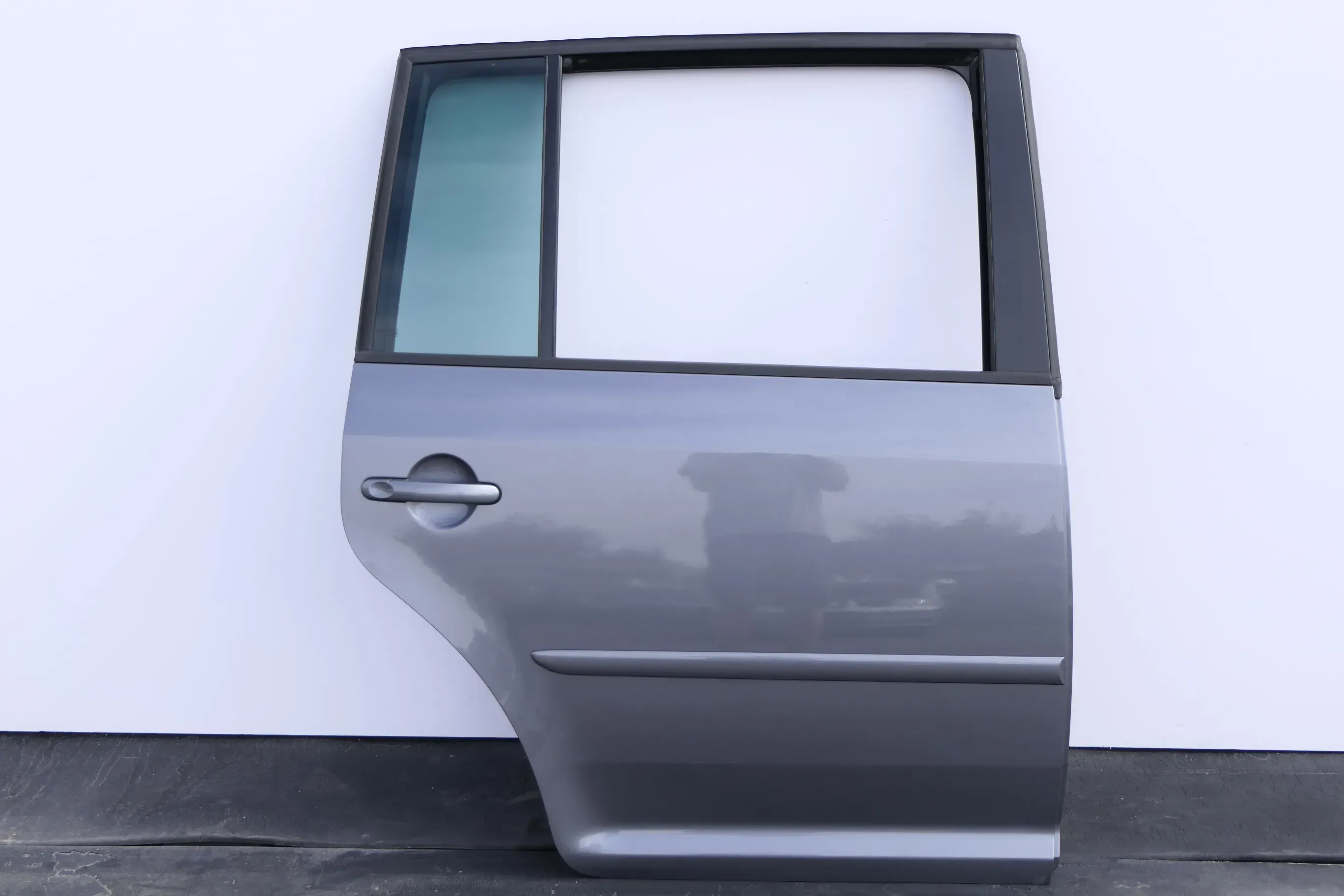 VW Touran 1T 1T3 Tür hinten rechts grau LD7X Platinum grey - Bild 1