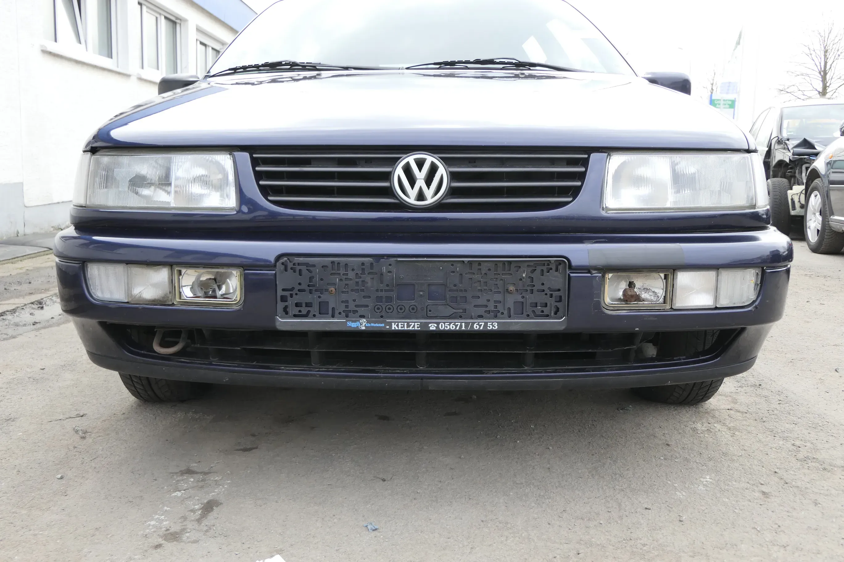 VW Passat 3A 35i Stoßstange vorne Frontstoßstange mit Pralldämpfe vorn blau LN5Y - Bild 1