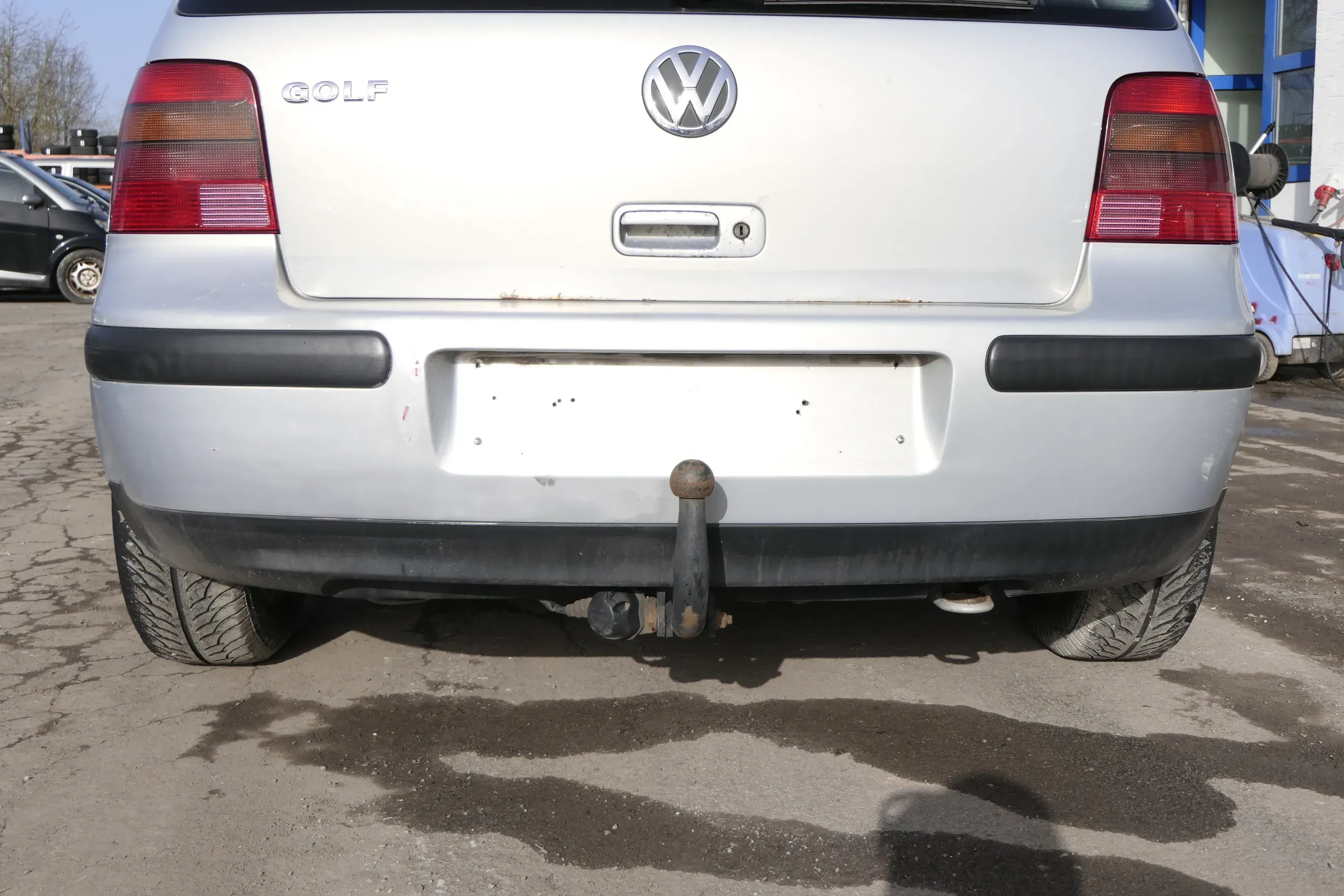 VW Golf 4 Limousine Stoßstange hinten Heckstoßstange Stoßfänger silber grau - Bild 1