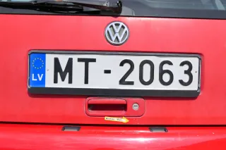 VW Polo 6N Heckklappe Klappe hinten Kofferraumklappe mit Scheibe rot LP3G - Bild 11
