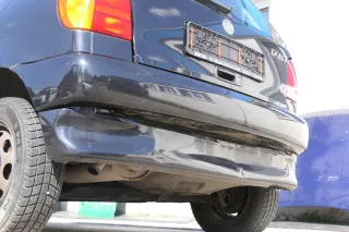 VW Polo 6N Stoßstange hinten 2-geteilte Heckstoßstange schwarz LC9Z Stoßfänger - Bild 5