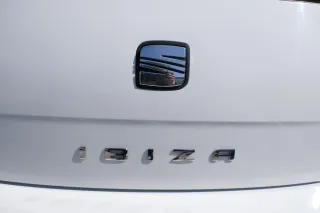 Seat Ibiza 6J Heckklappe Klappe hinten 4/5-Türer weiß LB9A mit Scheibe - Bild 2