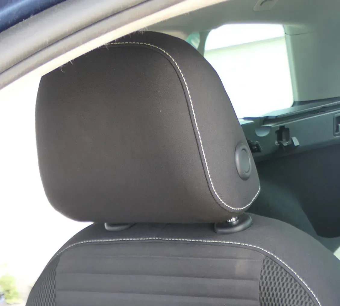 1x Golf 7 5G AU Kopfstützen Kopfstütze vorne rechts oder links schwarz weiße Näh - Bild 1