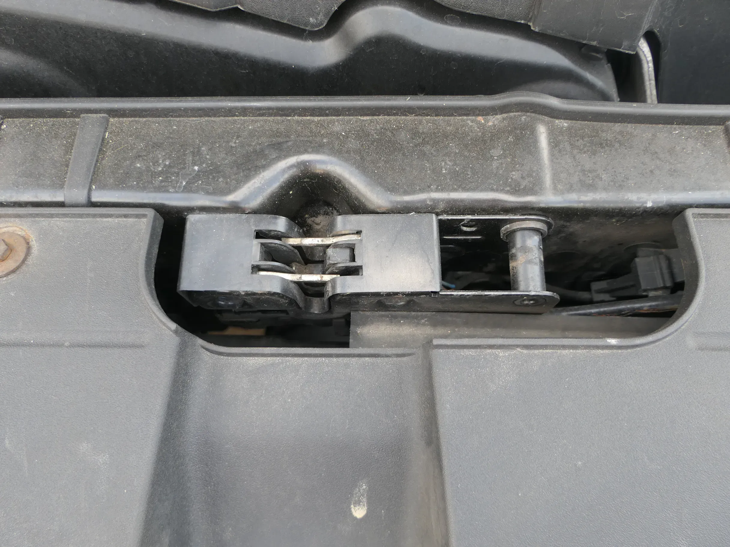Audi A4 8K Motorhaube Motorhaubenschloß Schloß Klappenschloß vorn ## - Bild 1