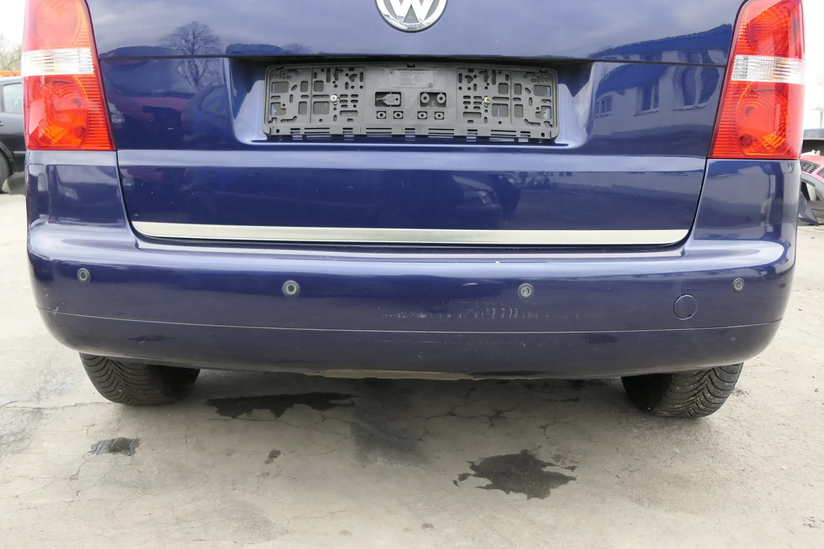 VW Touran 1T Stoßstange hinten Heckstoßstange Stoßfänger blau LB5N Einparkhilf - Bild 1