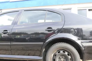 Skoda Octavia 1U Limousine Tür hinten links schwarz LF9R - Bild 1