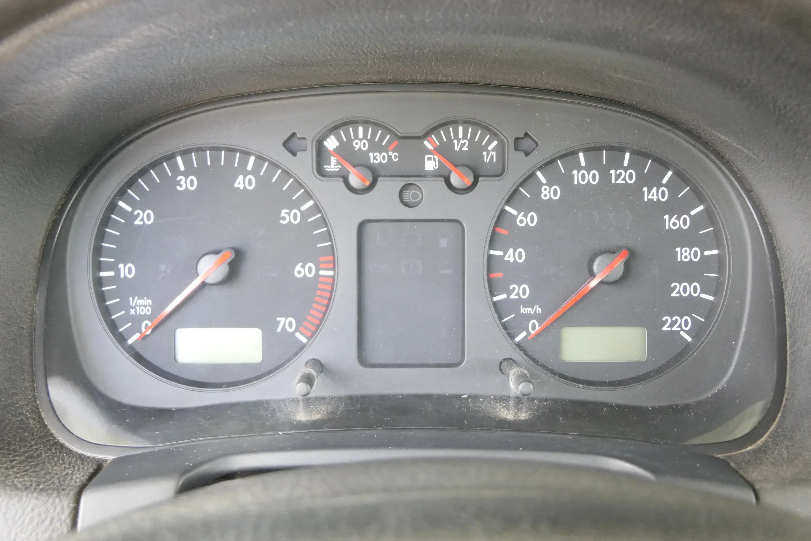 VW Golf 4 Tacho Tachometer Kombiinstrument 1J0919881 1,4 1.4 16V 75PS 132.000km - Bild 1