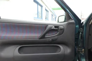 VW Polo 6N Türverkleidung Verkleidung Tür vorne links 2/3-Türer lila - Bild 2