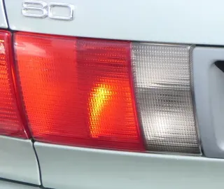 Audi 80 Limousine hinten links innen Rückleuchte original 8A0945093D Rücklicht - Bild 1