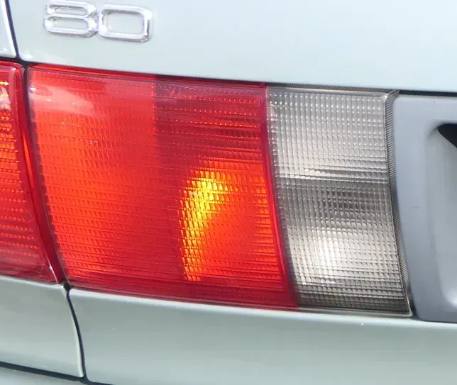 Audi 80 Limousine hinten links innen Rückleuchte original 8A0945093D Rücklicht - Bild 1