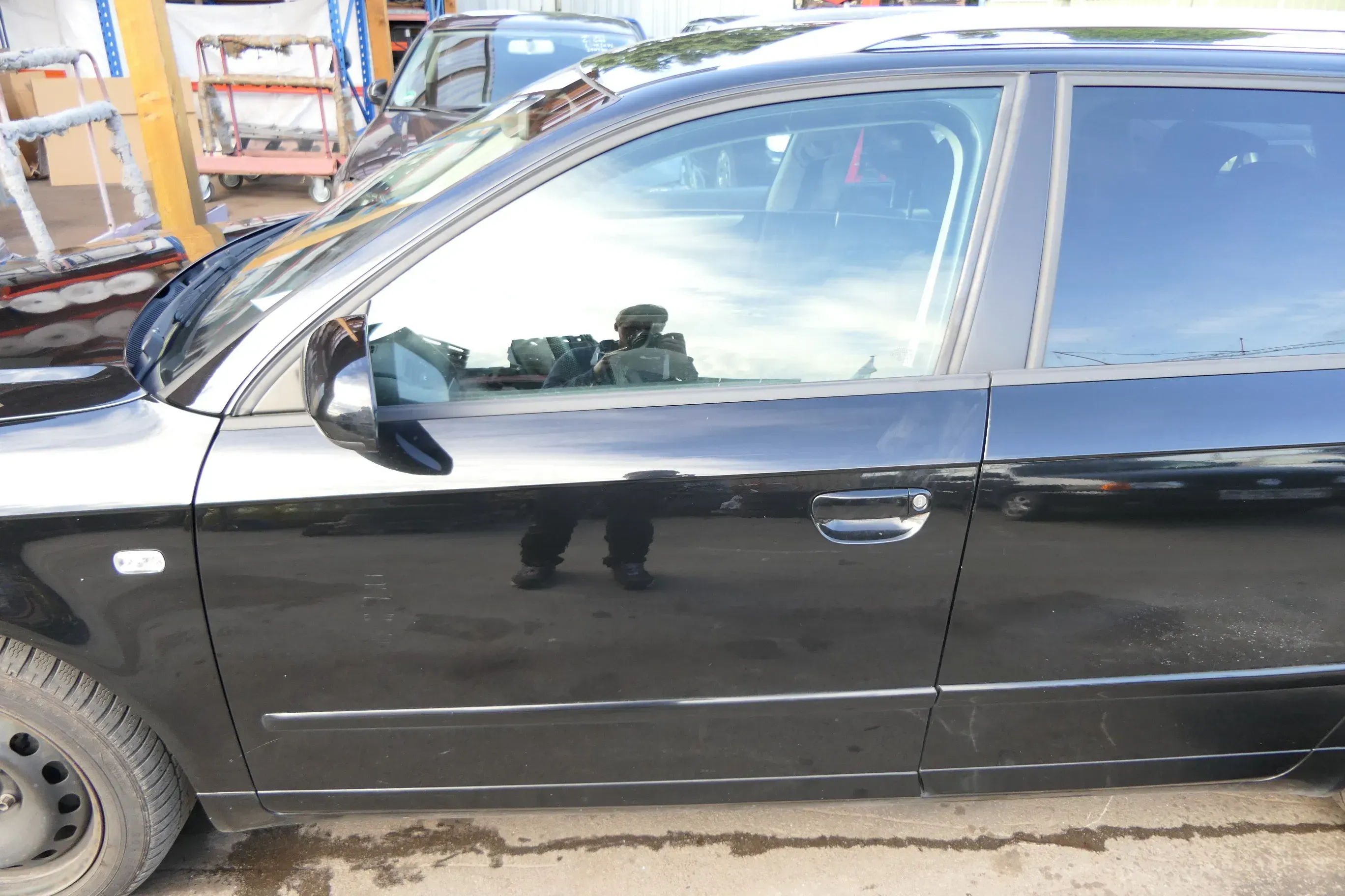 Audi A4 B7 8E Tür vorne links schwarz LZ9Y Kombi+Limo mit Rahmen - Delle - Bild 1