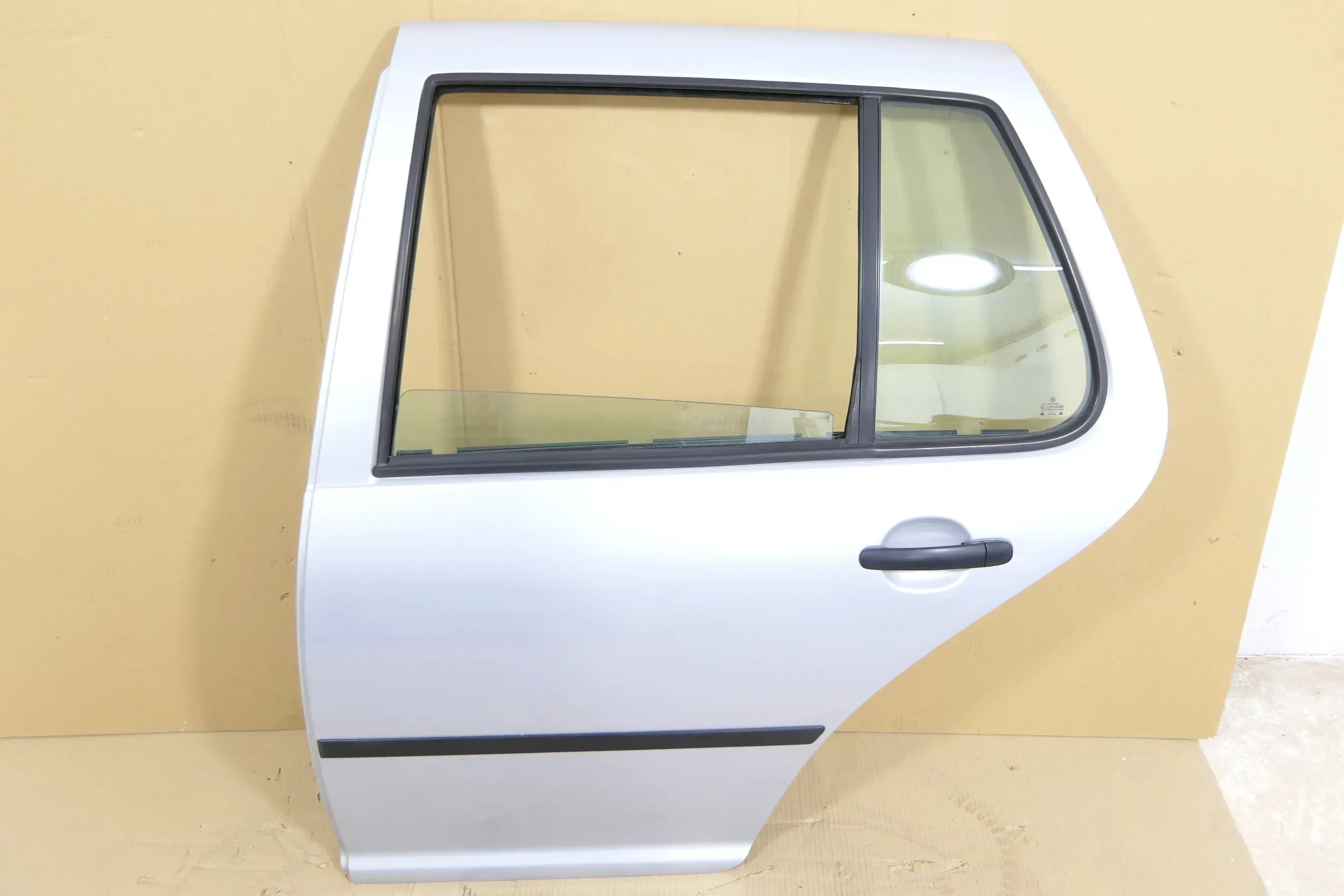 VW Golf 4 Limousine Tür hinten links silber grau (KEINkombi) - Bild 1