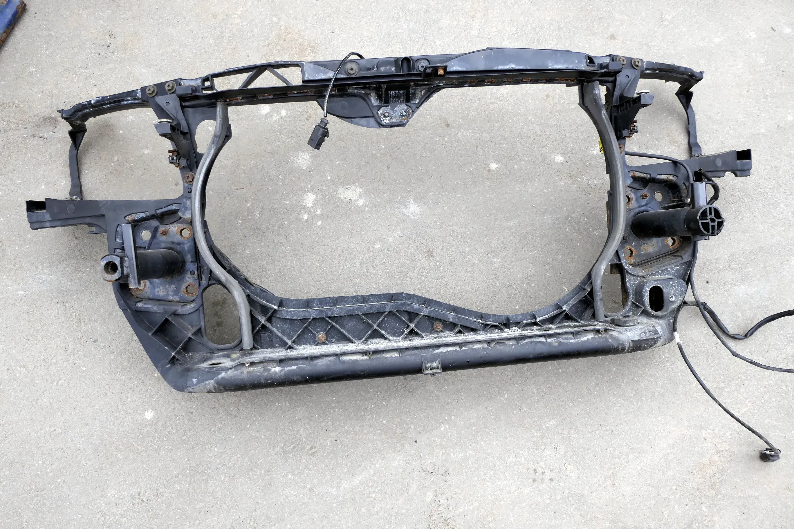 Audi A4 8E B7 Schloßträger Halter Kühler Klima 8E0805594E 1.9 2.0 - Bild 1