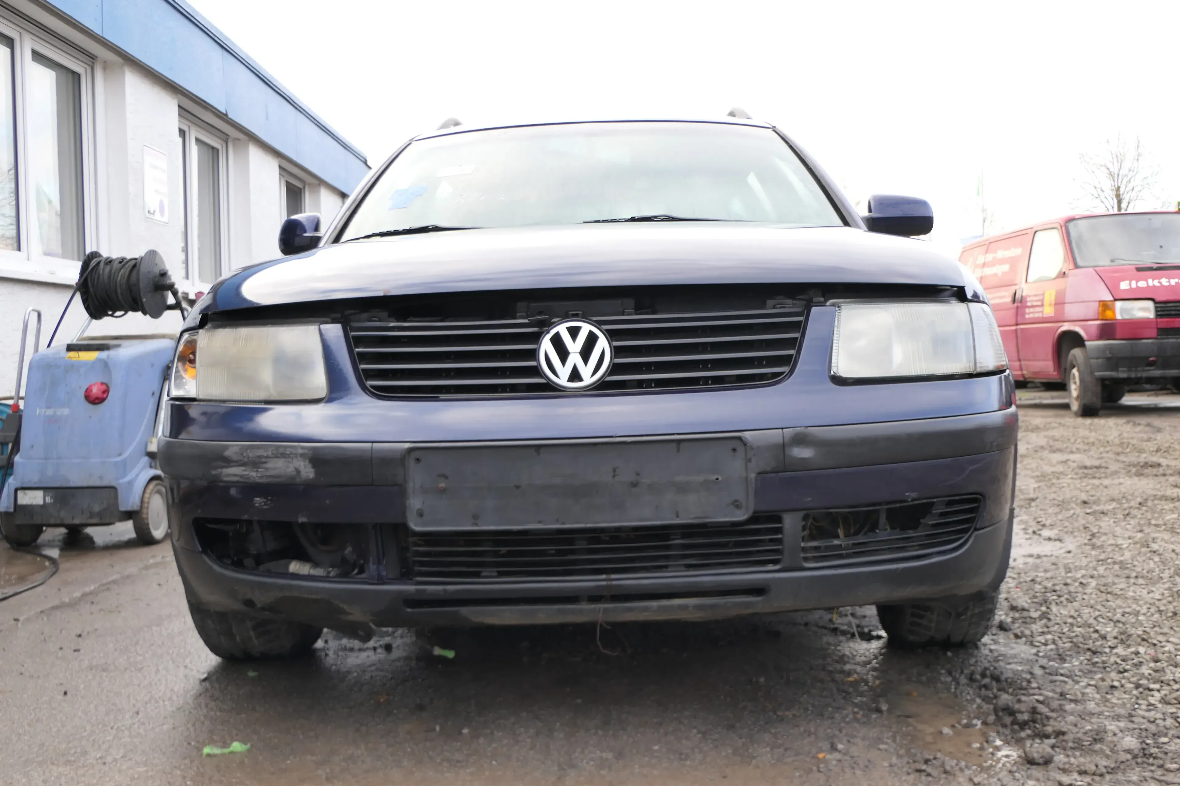 VW Passat 3B Stoßstange vorne Frontstoßstange Stoßfänger blau LB5N - Bild 1