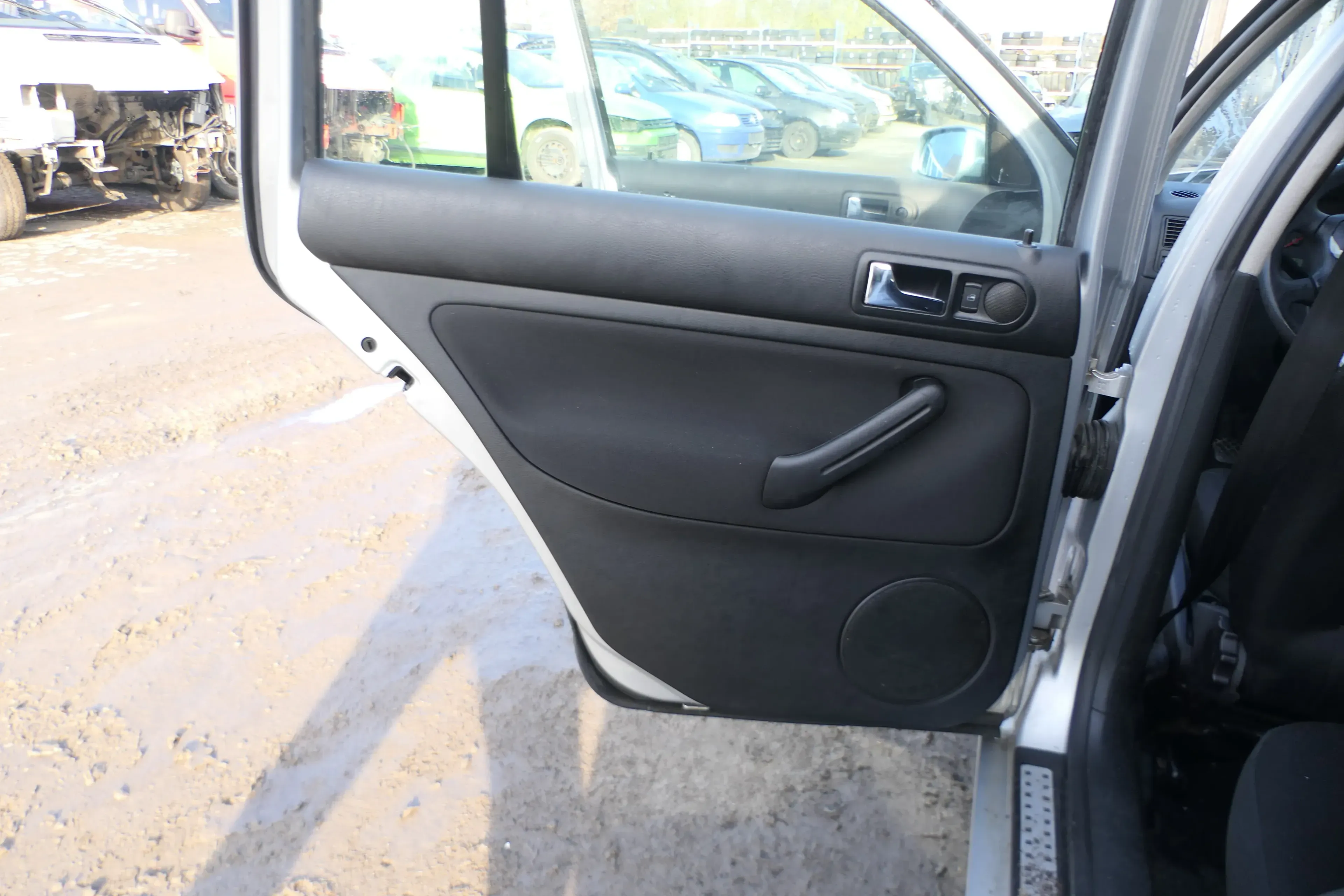 1x VW Golf 4 1J Kombi Türverkleidung Verkleidung Tür hinten links schwarz f - Bild 1
