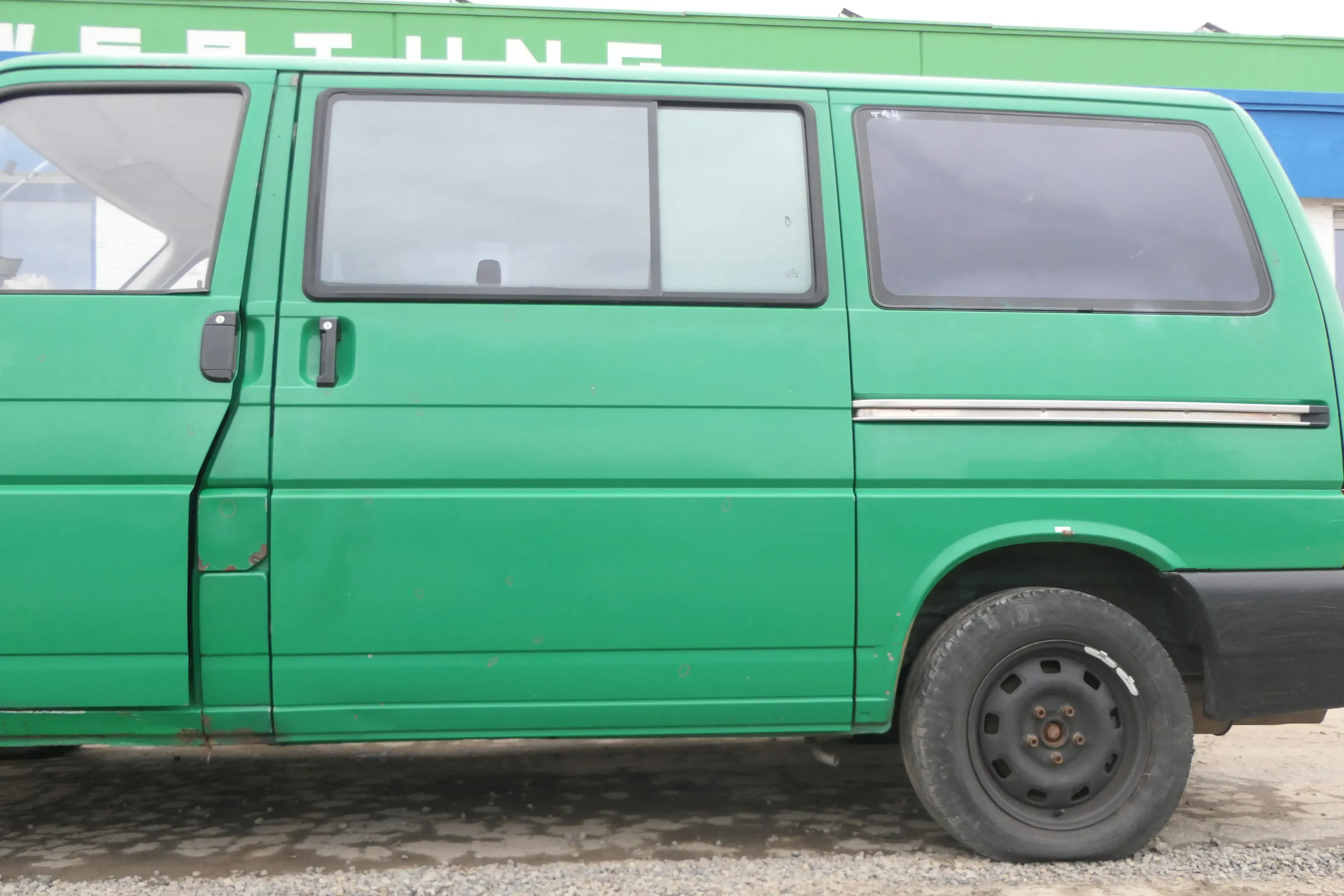 T4 Transporter Tür links Schiebetür mit Scheibe Multivan Caravelle grün Polizei - Bild 1
