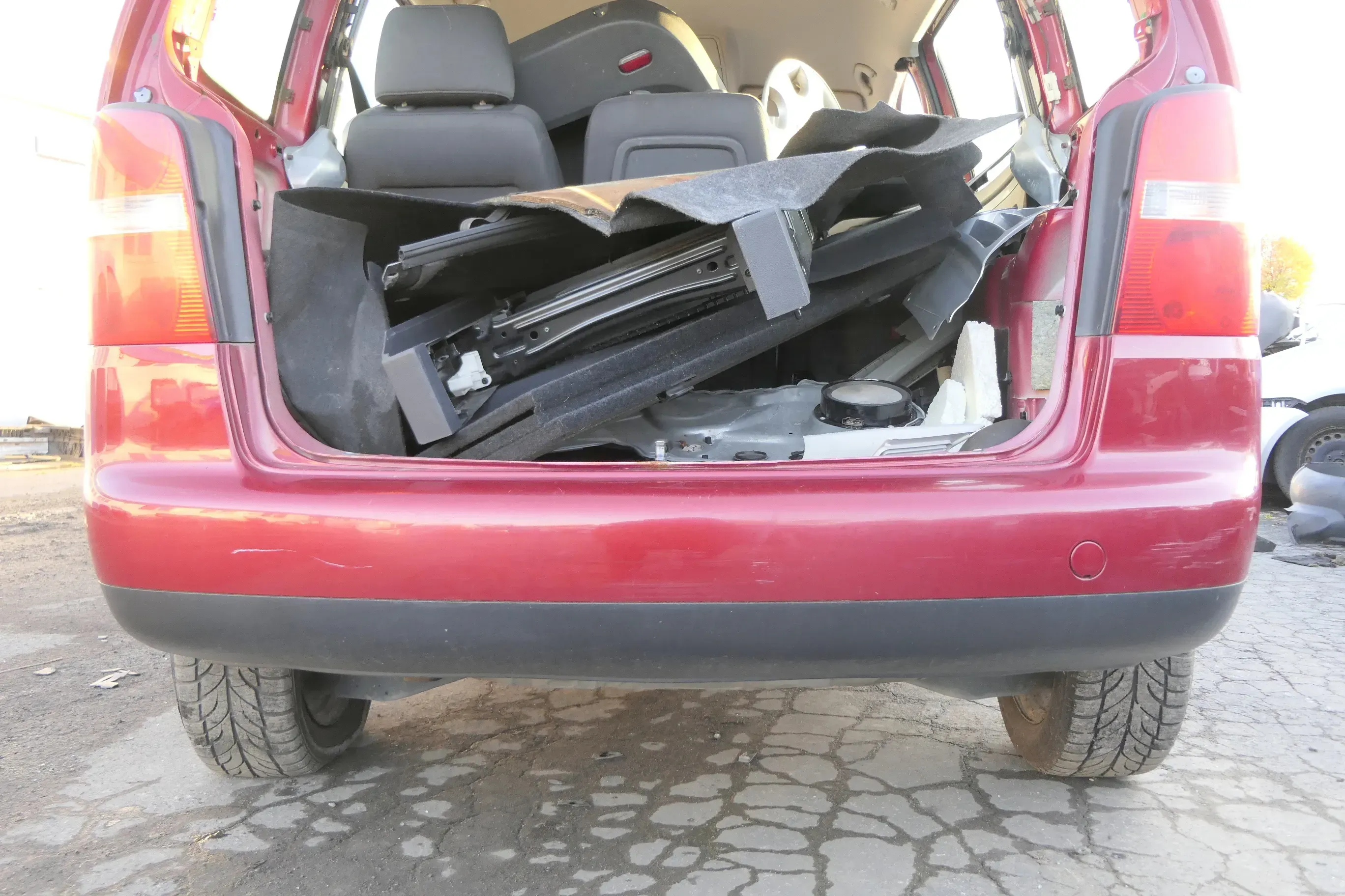 VW Touran 1T Stoßstange hinten Heckstoßstange Stoßfänger rot braun LA3W red spic - Bild 1