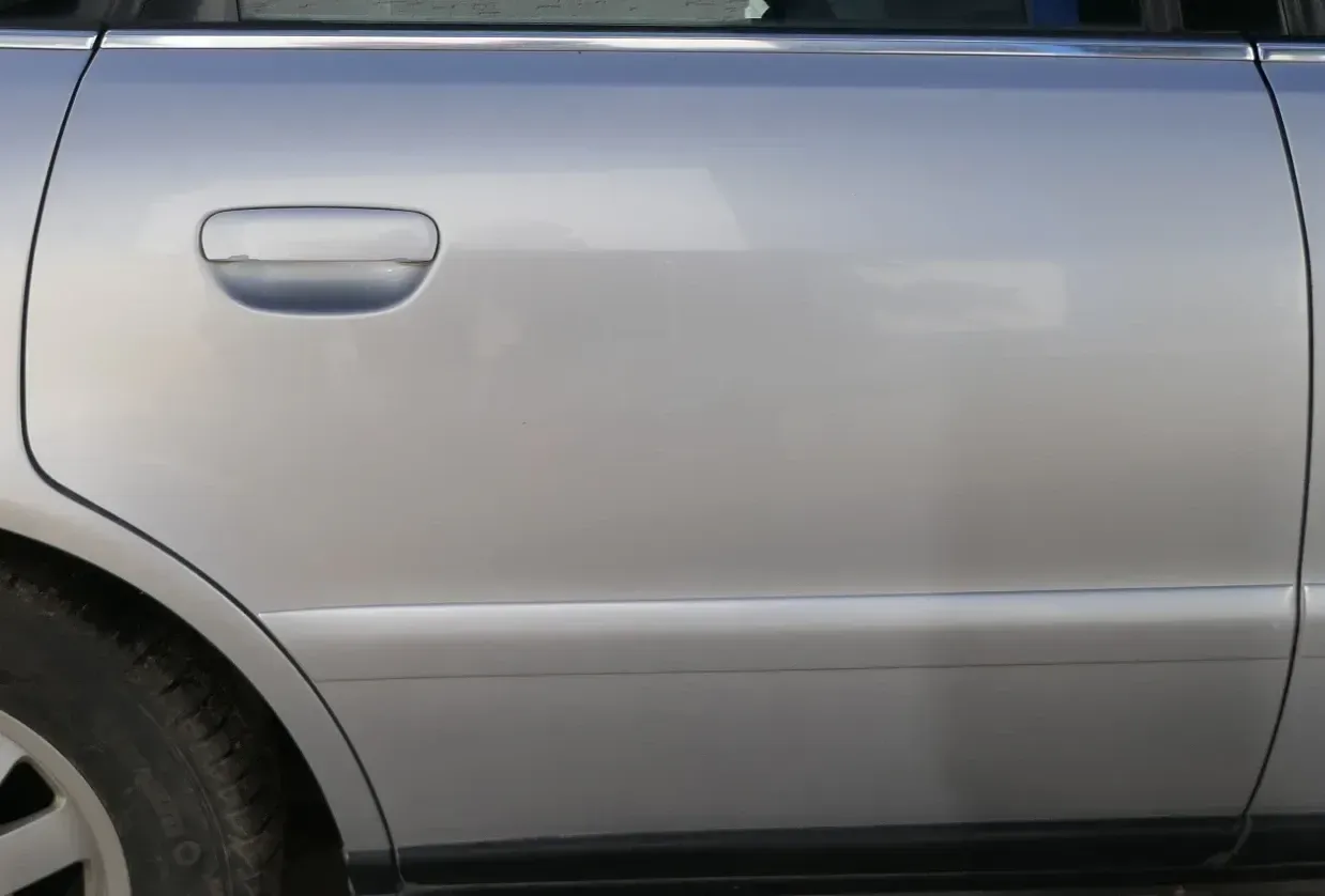 Audi A4 B5 Tür nur Türblatt hinten rechts silber LY7W - Facelift - Bild 1
