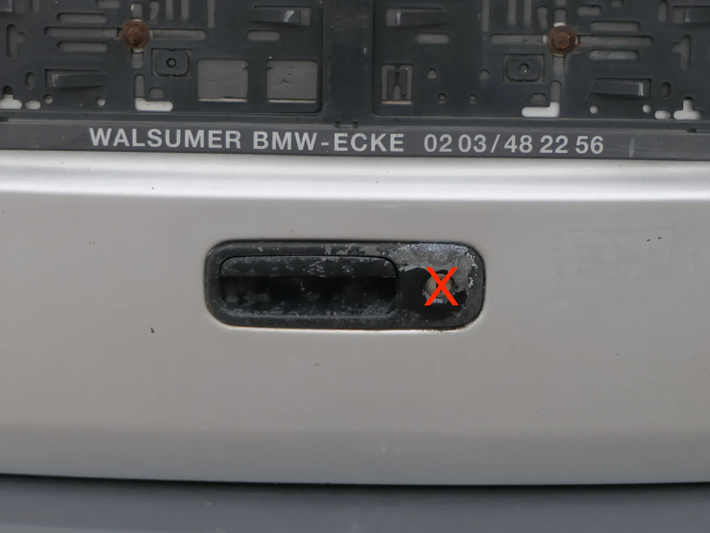 VW Caddy 2K Griff Heckklappe Heckklappengriff original Öffner schwarz - Bild 1