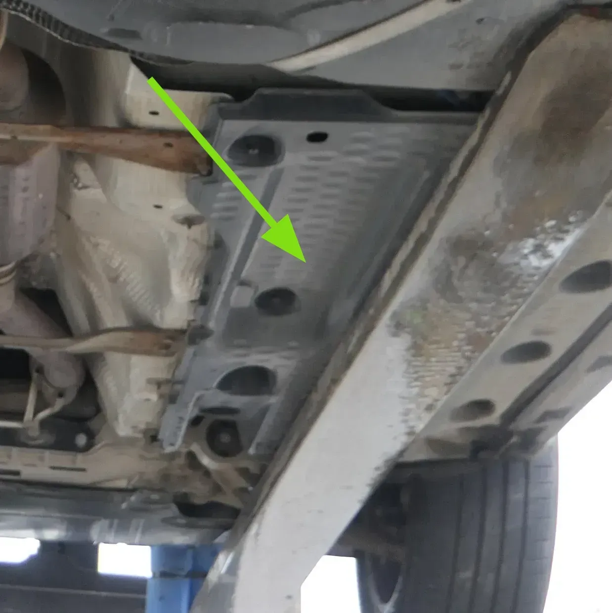 VW Passat 3C B6 B7 Unterbodenverkleidung Verkleidung links unten Abdeckung - Bild 1