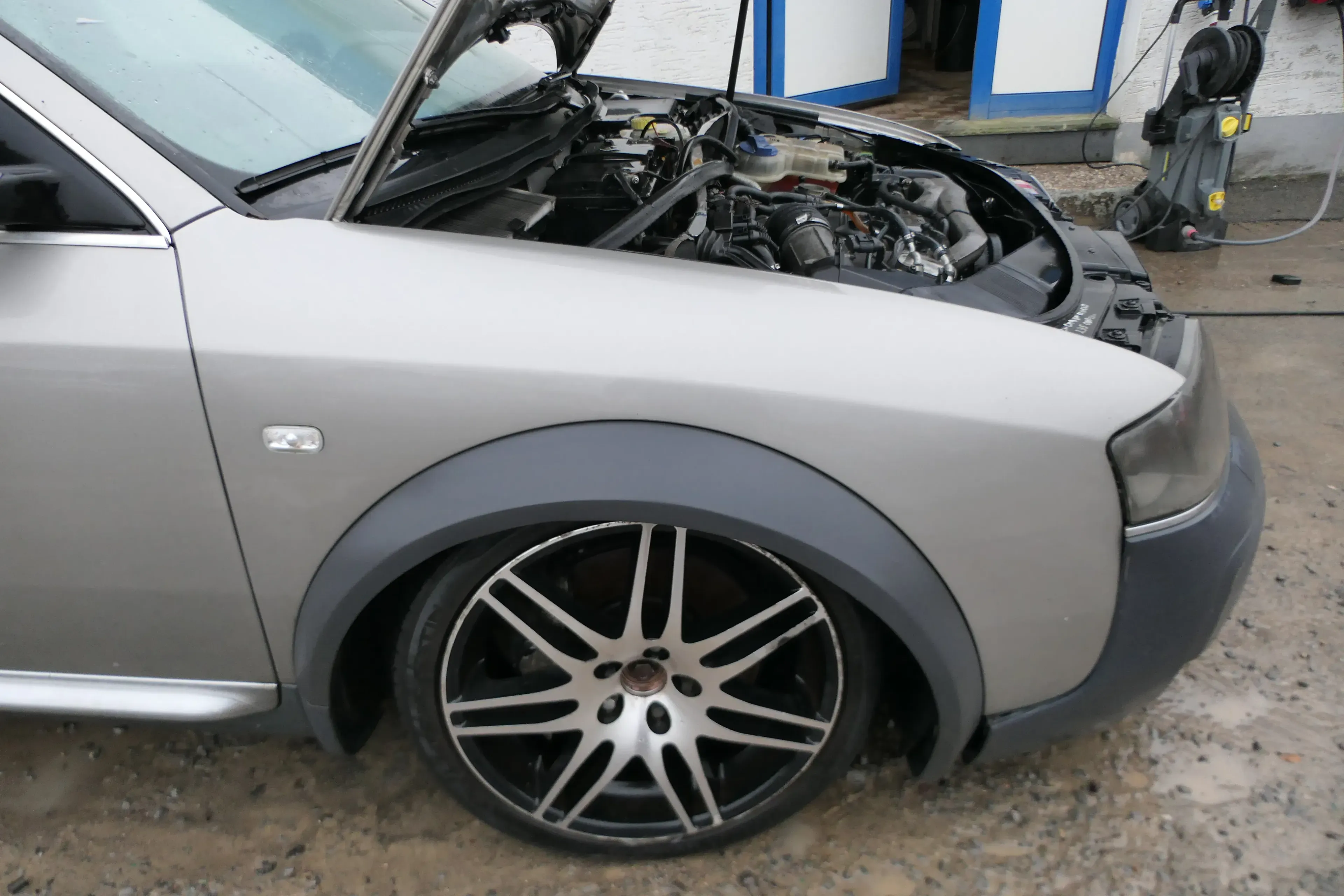 Audi A6 4Z Allroad Kotflügel vorne rechts grau + Leiste - Bild 1