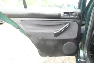 1x VW Golf 4 1J Limousine Türverkleidung Verkleidung Tür hinten links Griff Öffn - Bild 1