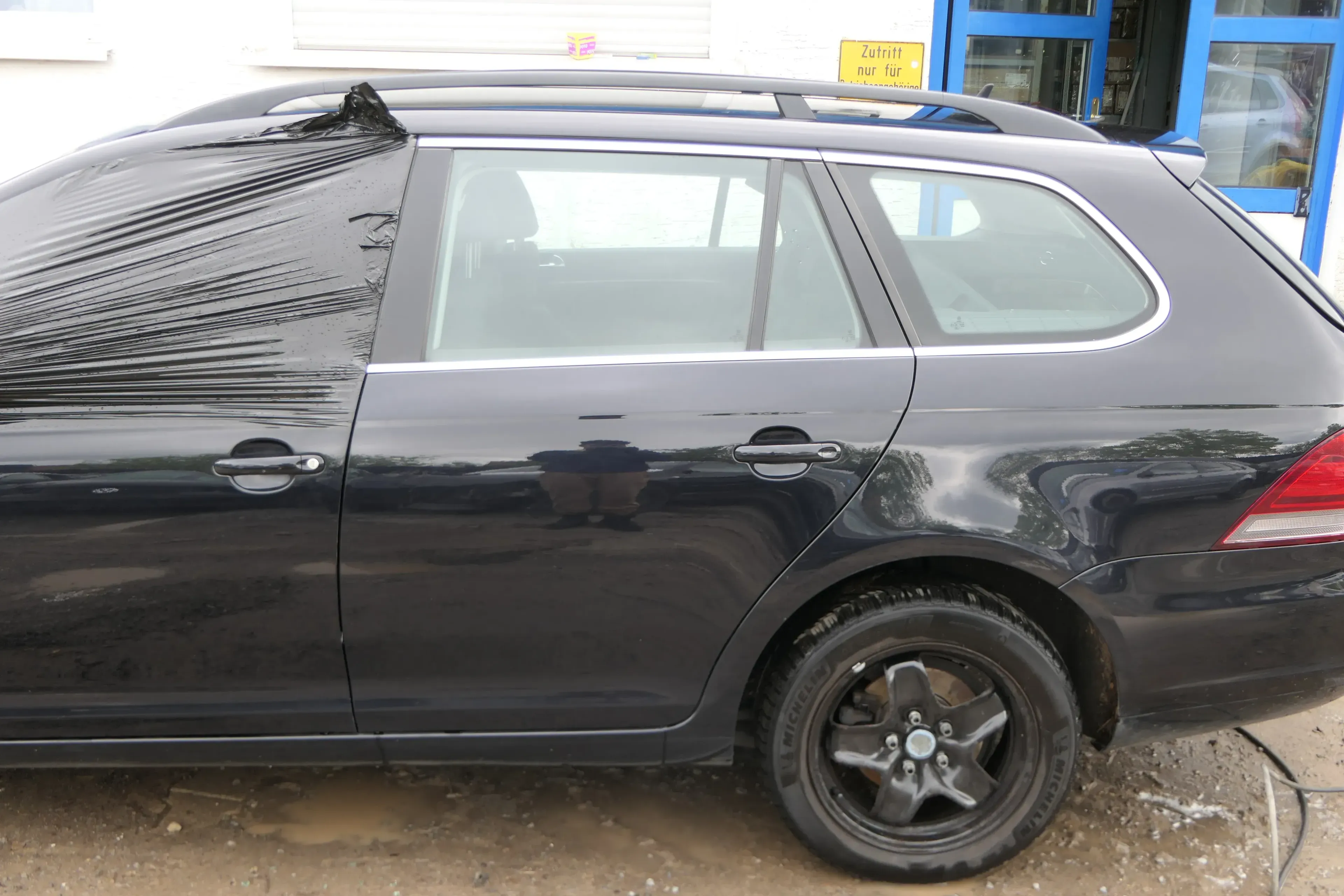 Golf 5 1K5 + Golf 6 AJ5 nur Kombi / Variant Tür hinten links schwarz LC9X- Delle - Bild 1