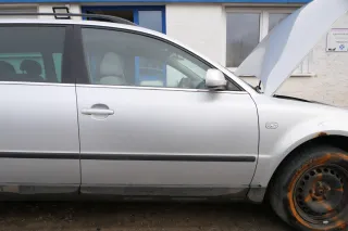 VW Passat 3B 3BG Kombi + Limo Tür vorne rechts Beifahrertür grau silber LA7W - Bild 1