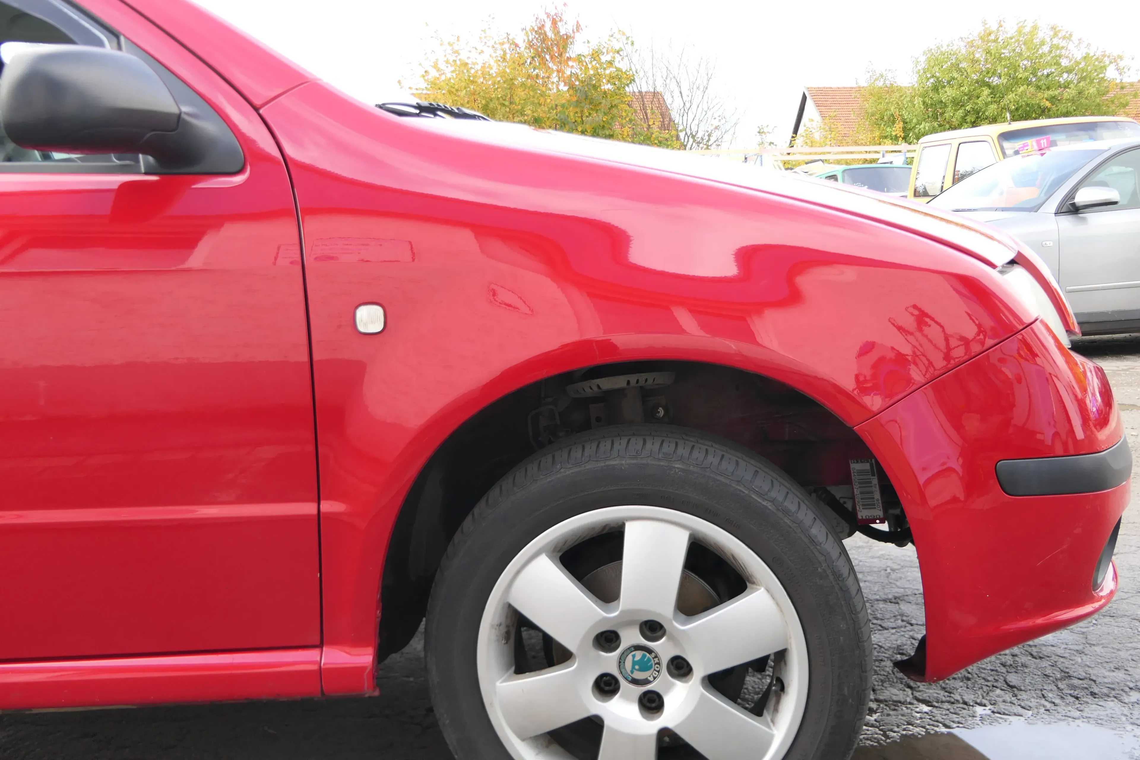 Skoda Fabia 6Y Kotflügel vorne rechts rot LF3K auch Kombi Facelift - Bild 1