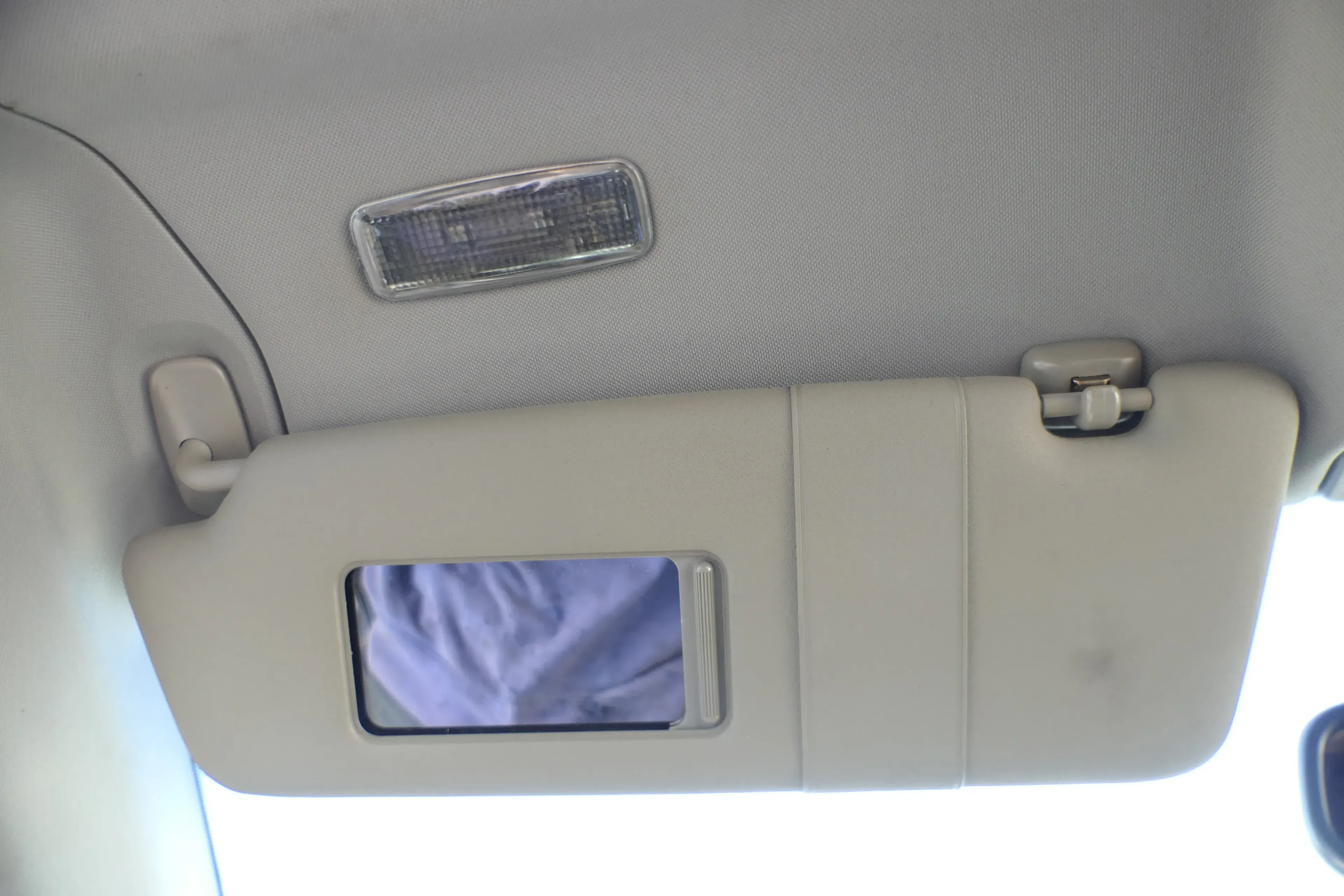 Audi A4 8E B6 Sonnenblenden Sonnenblende grau vorne links 8E0857551A - Bild 1