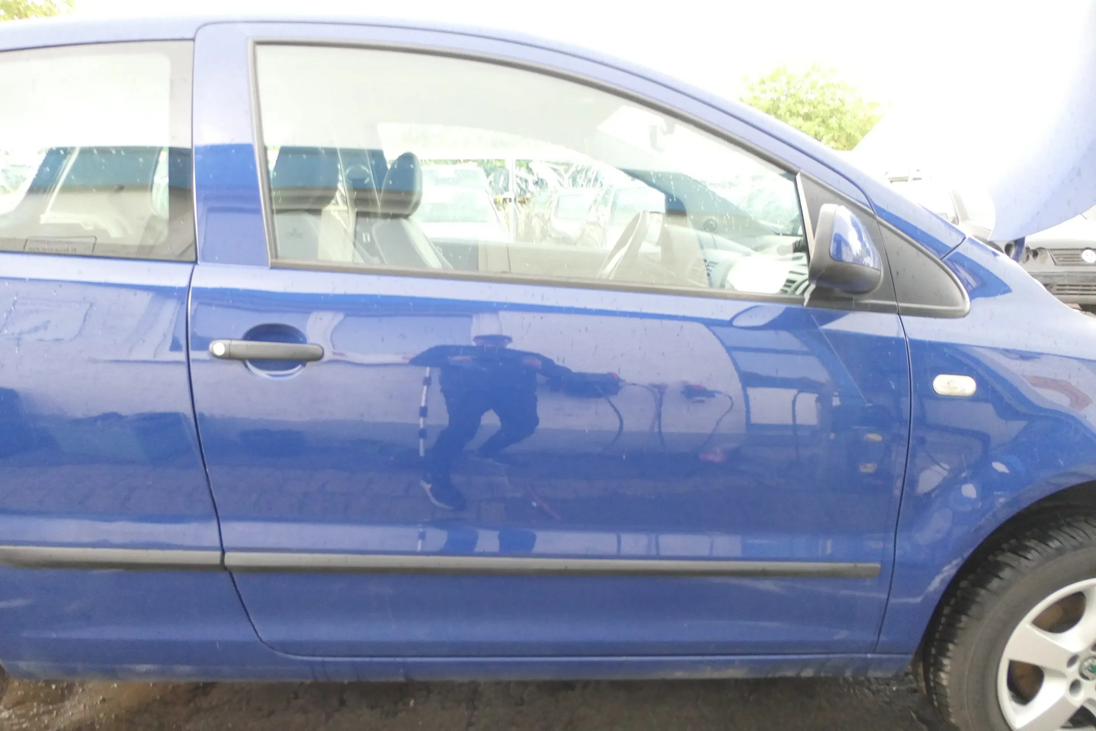 VW Fox 5Z Tür vorne rechts Beifahrertür blau LL5M - ohne Anbauteile - Bild 1