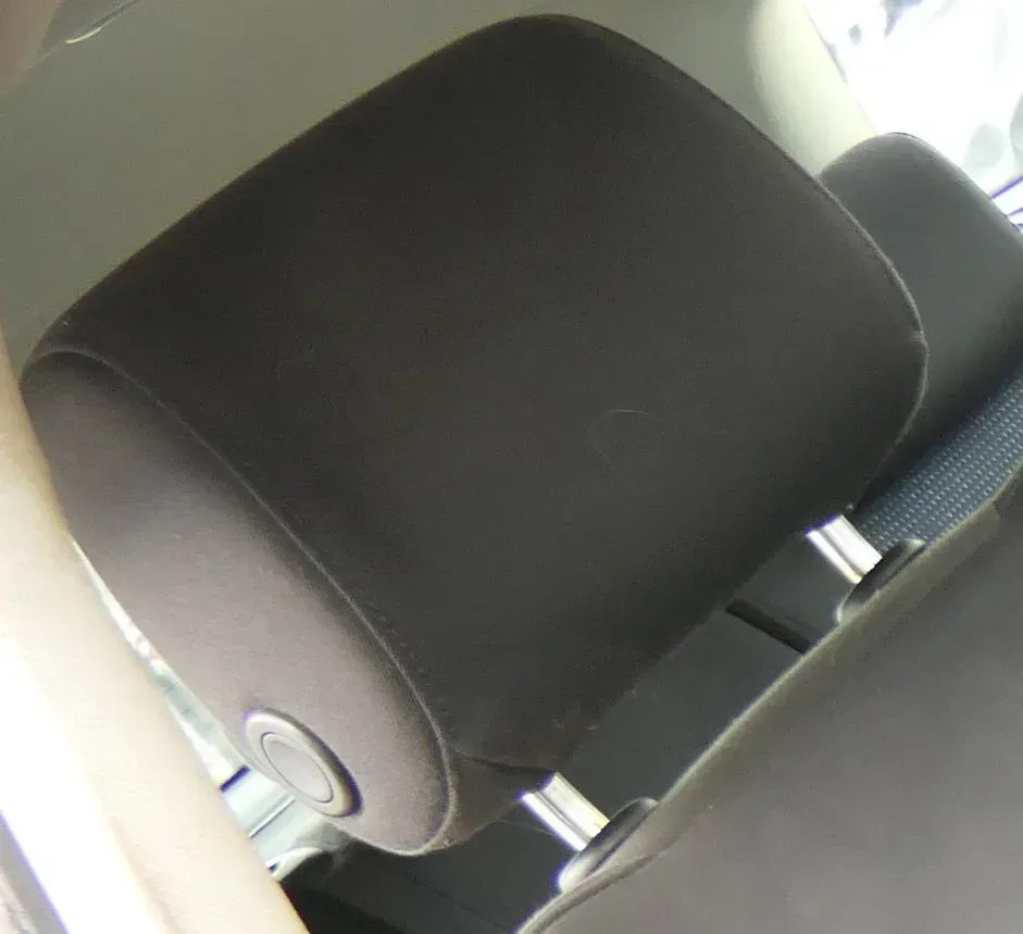 Audi A3 8P Kopfstütze vorne vorn rechts - soul schwarz- verstellbar 8P0881902BC - Bild 1