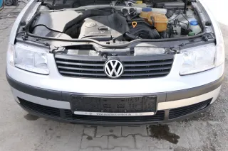 VW Passat 3B Stoßstange vorne Frontstoßstange Stoßfänger silber LB7Z grau - Bild 1