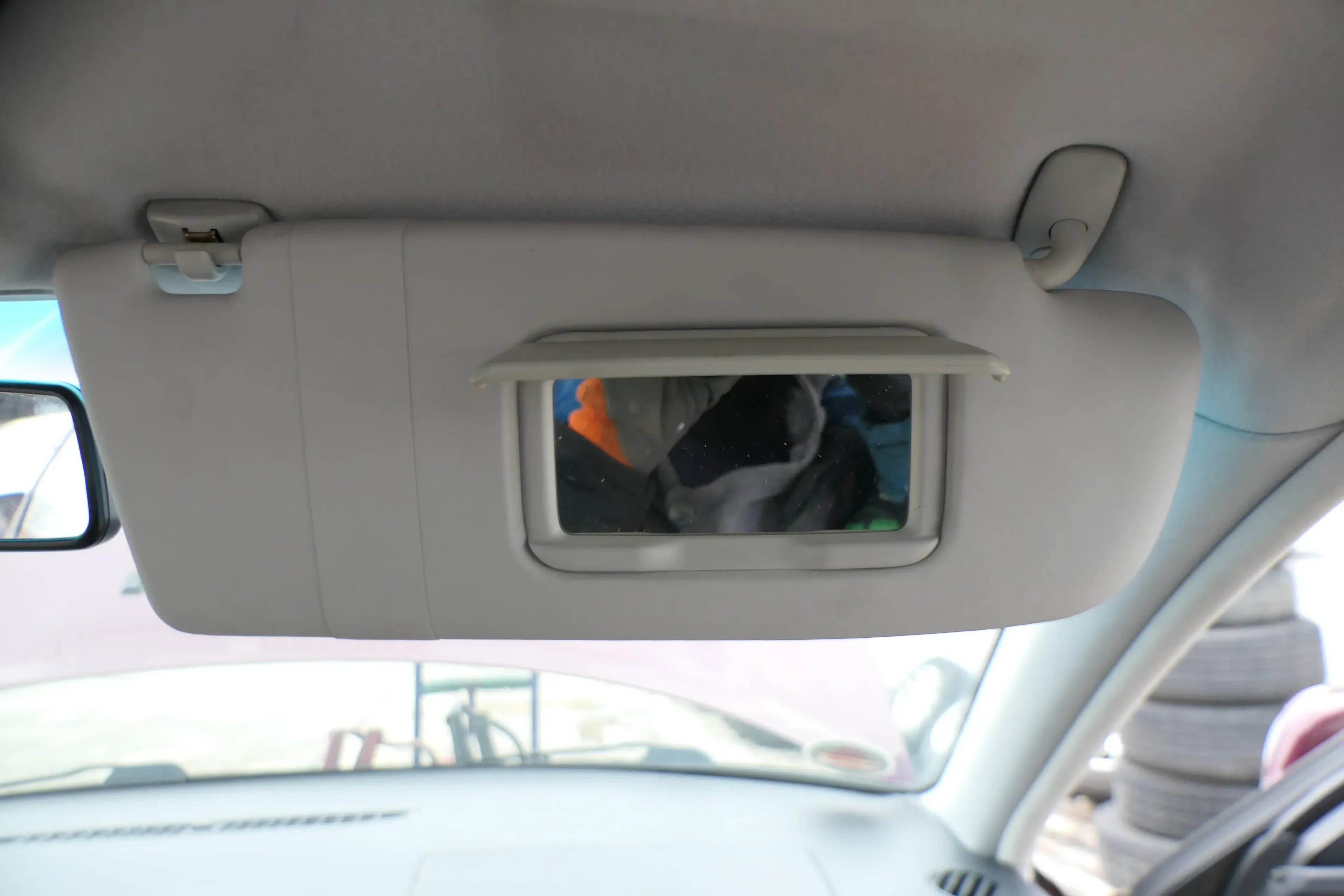 Audi A4 8D B5 Sonnenblenden Sonnenblende grau vorne rechts 8D0857552E - Bild 1