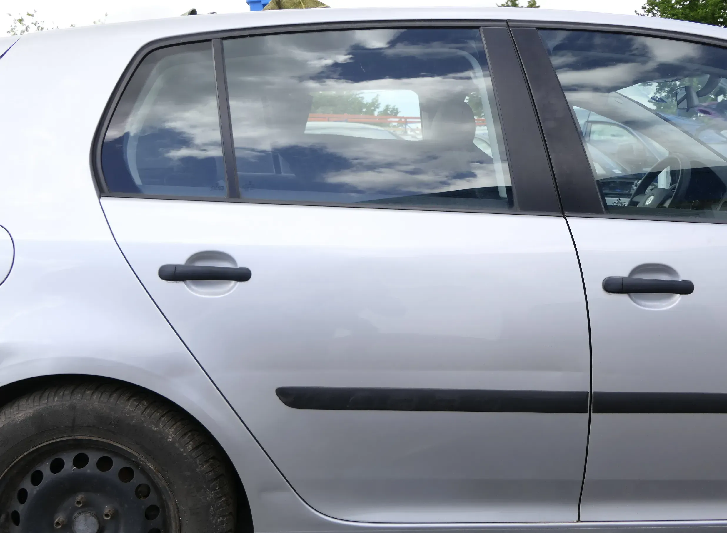 VW Golf 5 V 1K Tür nur Türblatt hinten rechts 4/5-Türer grau silber LA7W reflex - Bild 1