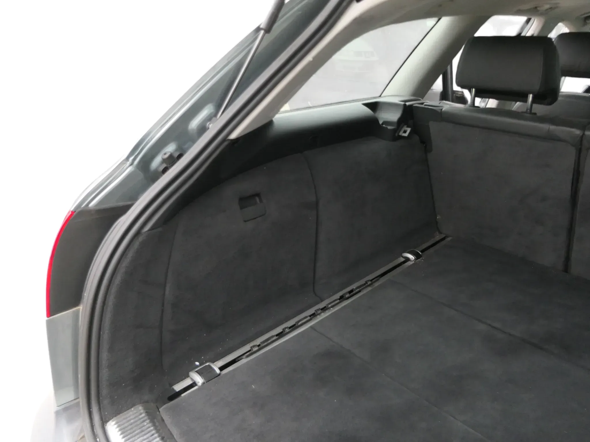 Audi A6 4F Abdeckung Verkleidung Kofferraum hinten links 4F9863879G schwarz - Bild 1