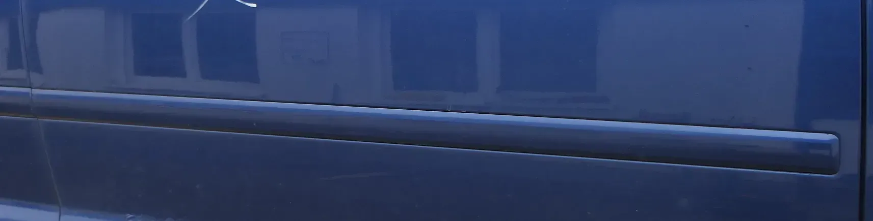 A3 8P 2/3Türer NUR Zierleiste Leiste Abdeckung an der Tür vorne rechts blau LZ5C - Bild 1
