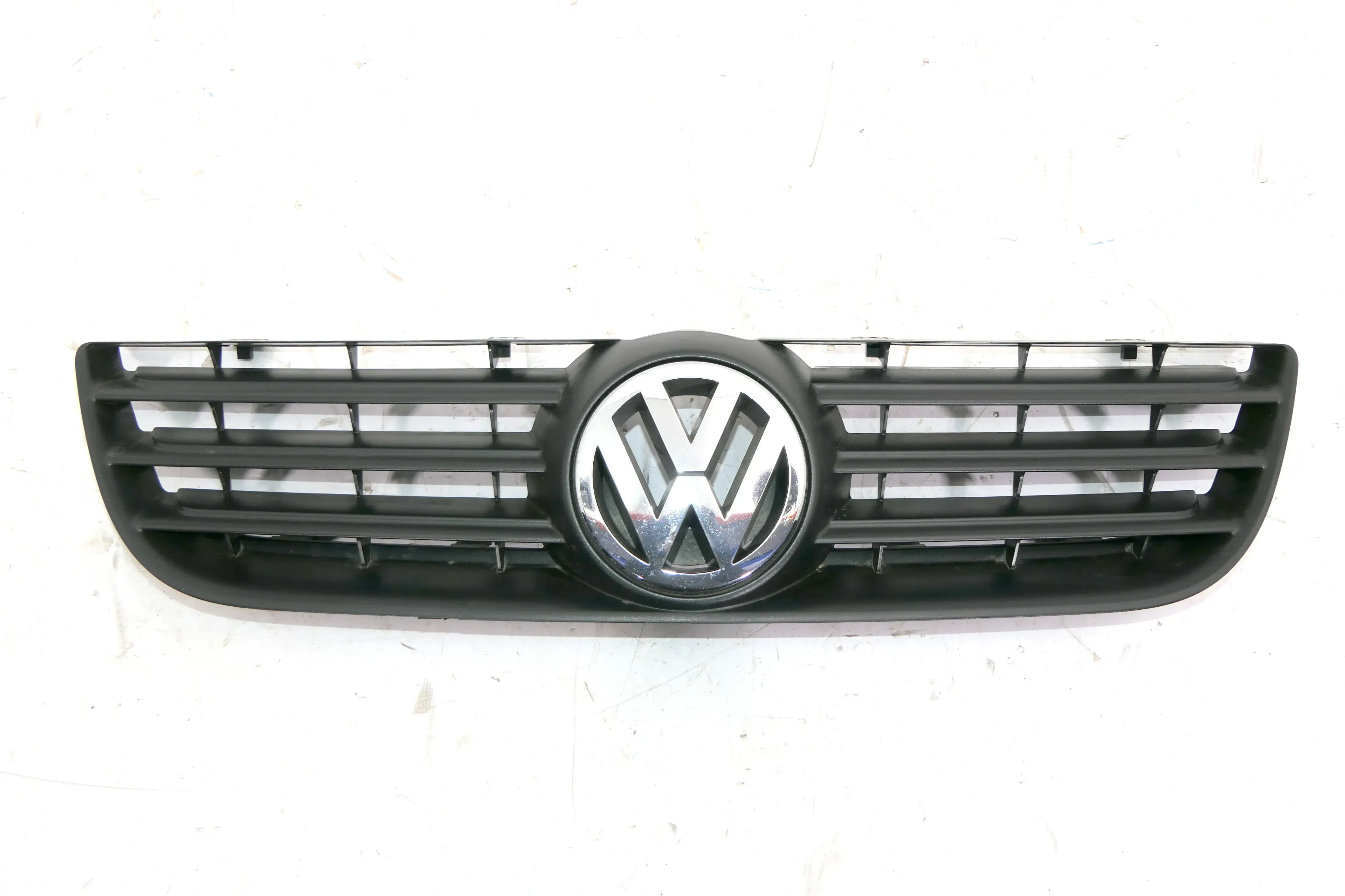VW Polo 9N3 Grill Kühlergrill VW Zeichen Logo 6Q0853653E 6Q0 853 653 E - Bild 1