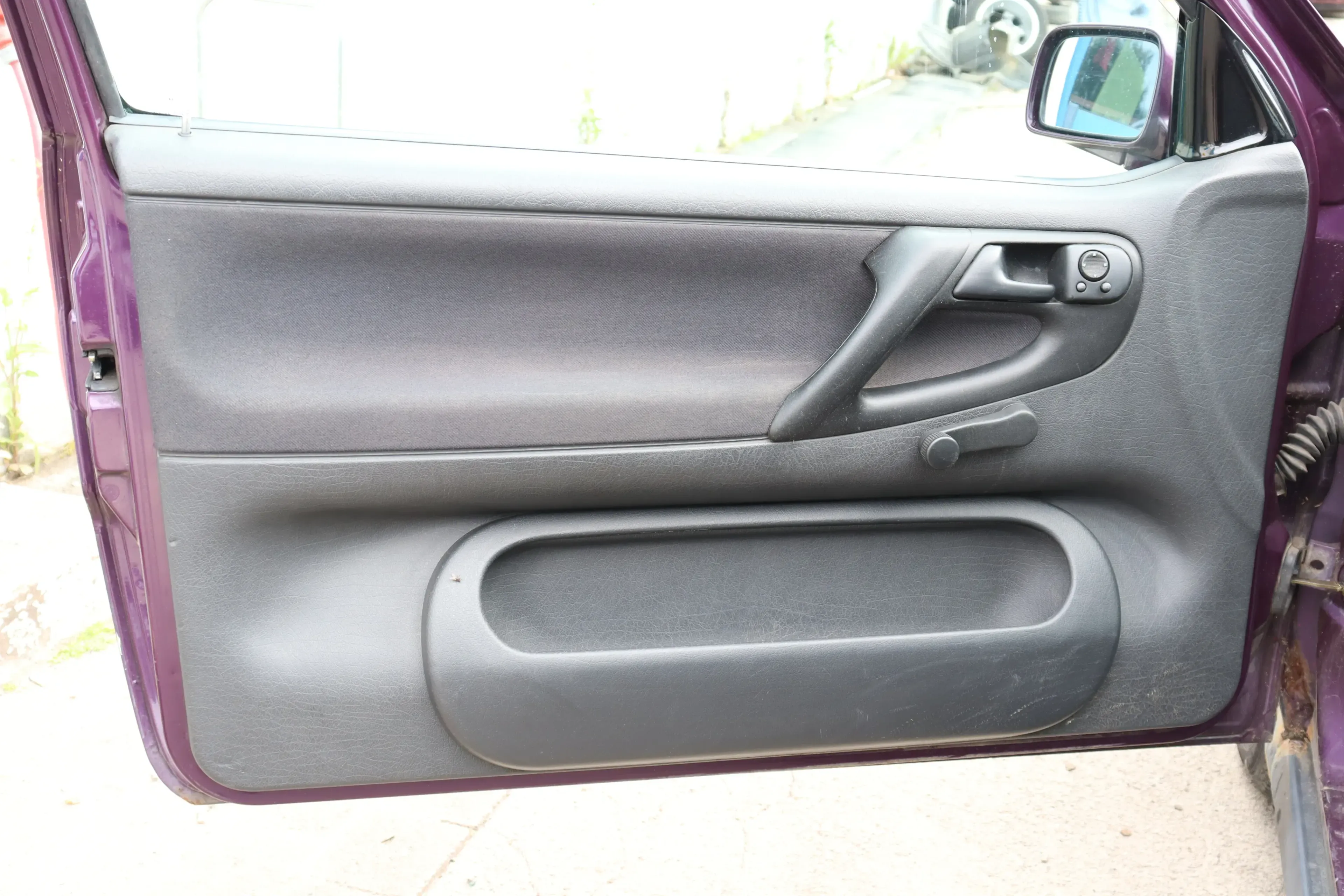 VW Polo 6N Türverkleidung Verkleidung Tür vorne rechts + links 2/3-Türer off-bla - Bild 1
