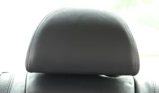 Skoda Superb 3U Kopfstütze Sitz Sitze hinten in der Mitte mittig onyx Leder - Bild 1