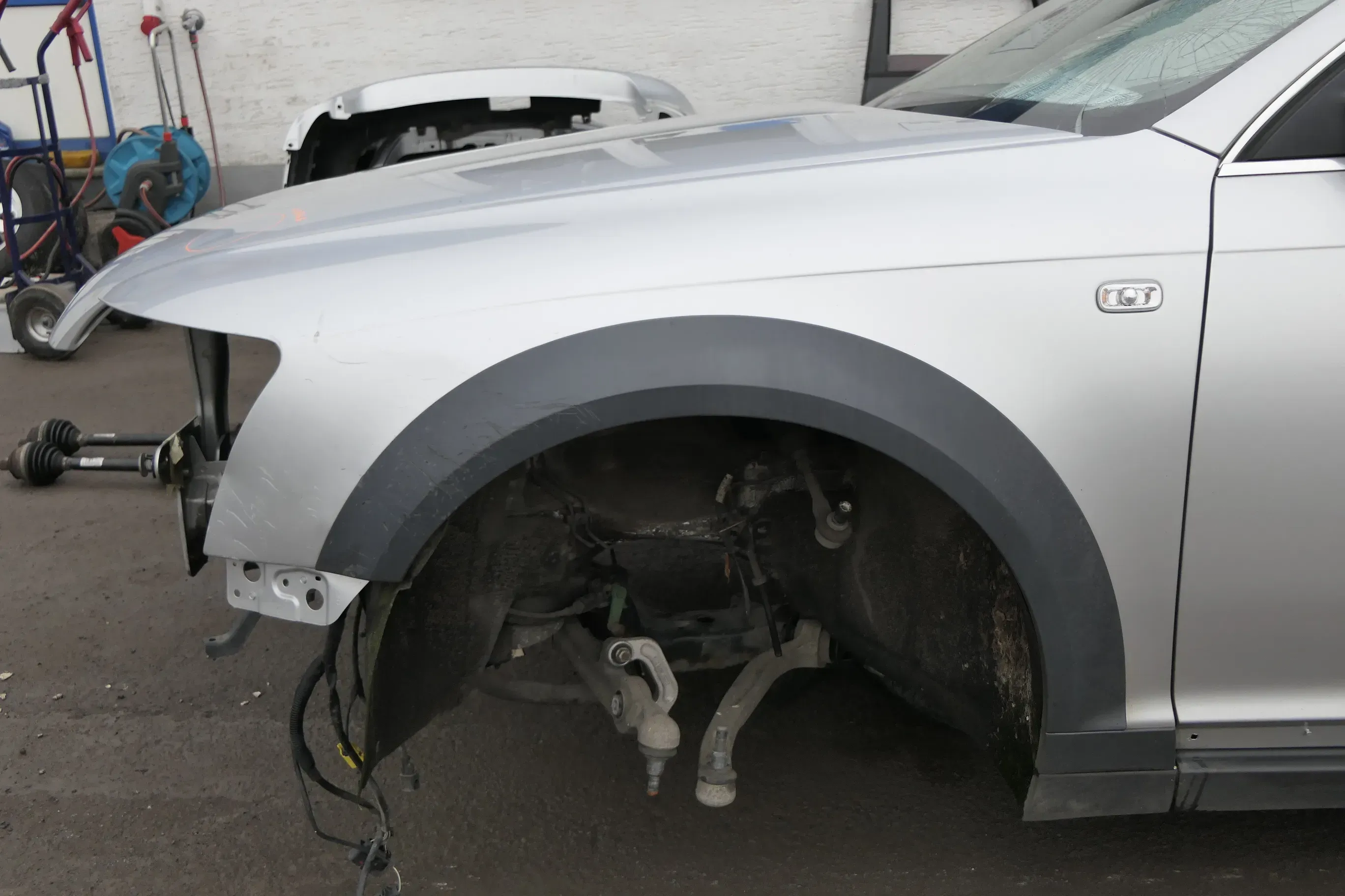 Audi A6 4F C6 Kotflügel vorne links grau LY7W Allroad Quattro 4F0821103E +Leiste - Bild 1