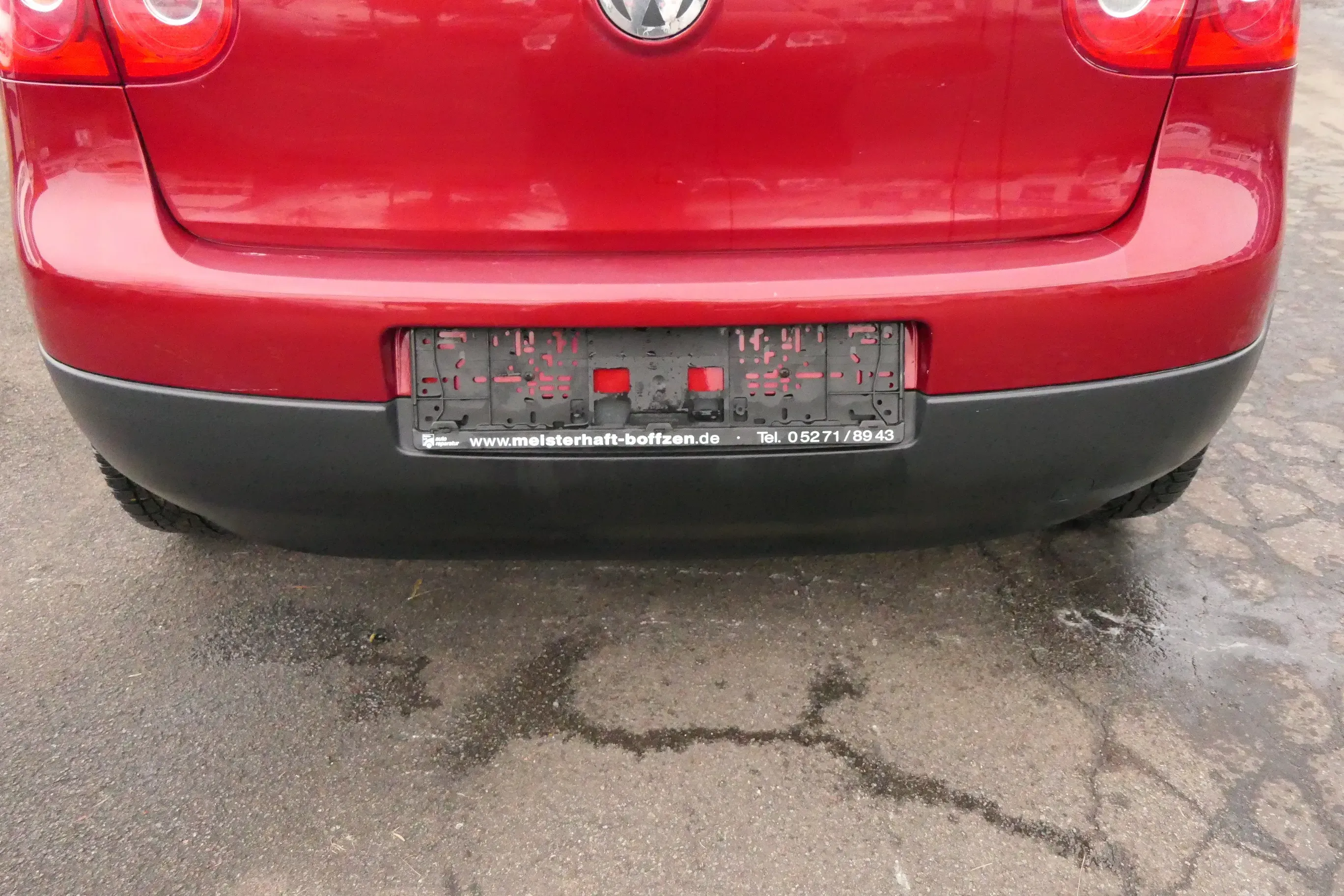 VW Golf 5 1K Limousine Stoßstange hinte Heckstoßstange Stoßfänger rot braun LA3W - Bild 1