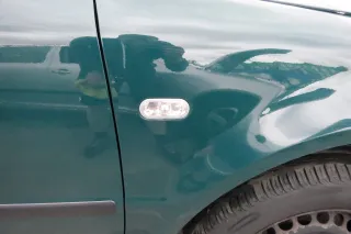 VW Passat 3BG Kotflügel original vorne rechts grün LB6G Blinkerloch - Bild 2