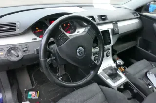VW Passat 3C Armaturenbrett schwarz OHNE Anbauteile ohneAirbags - Bild 1