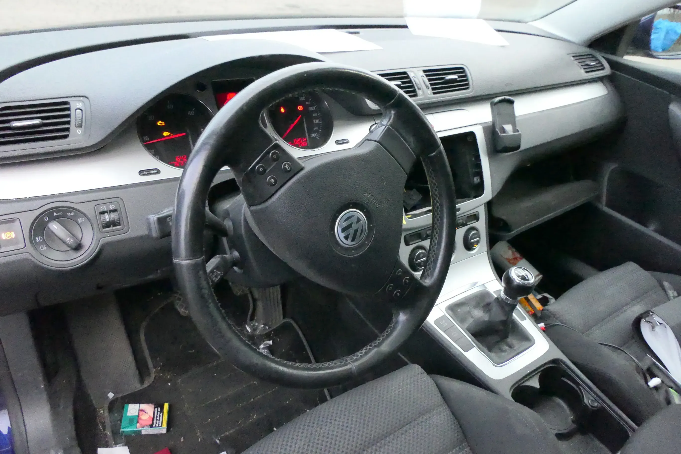 VW Passat 3C Armaturenbrett schwarz OHNE Anbauteile ohneAirbags - Bild 1